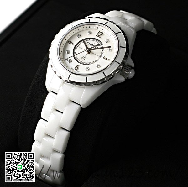 シャネル J12 レディース 29mm H2570 白セラミック シェル/8ダイヤ スーパーコピー
